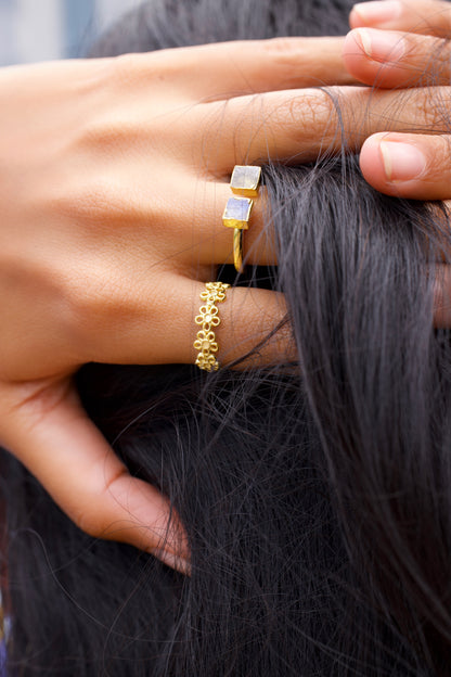 Floral Twist - Ring